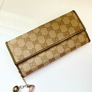 GUCCI Gold Wallet with Sleek Design and Functional Interior